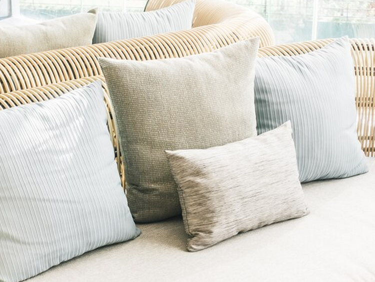 Cushions & Throws