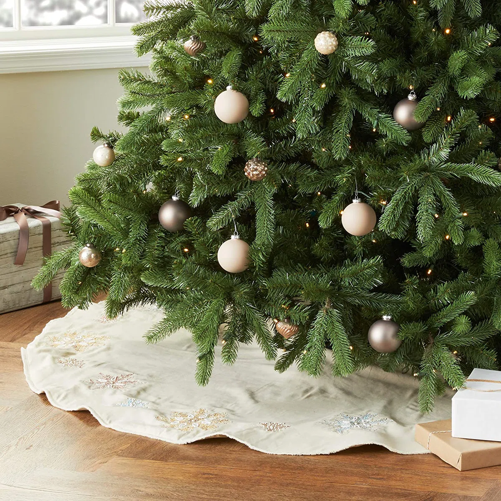 Christmas White Decorative Tree Skirt